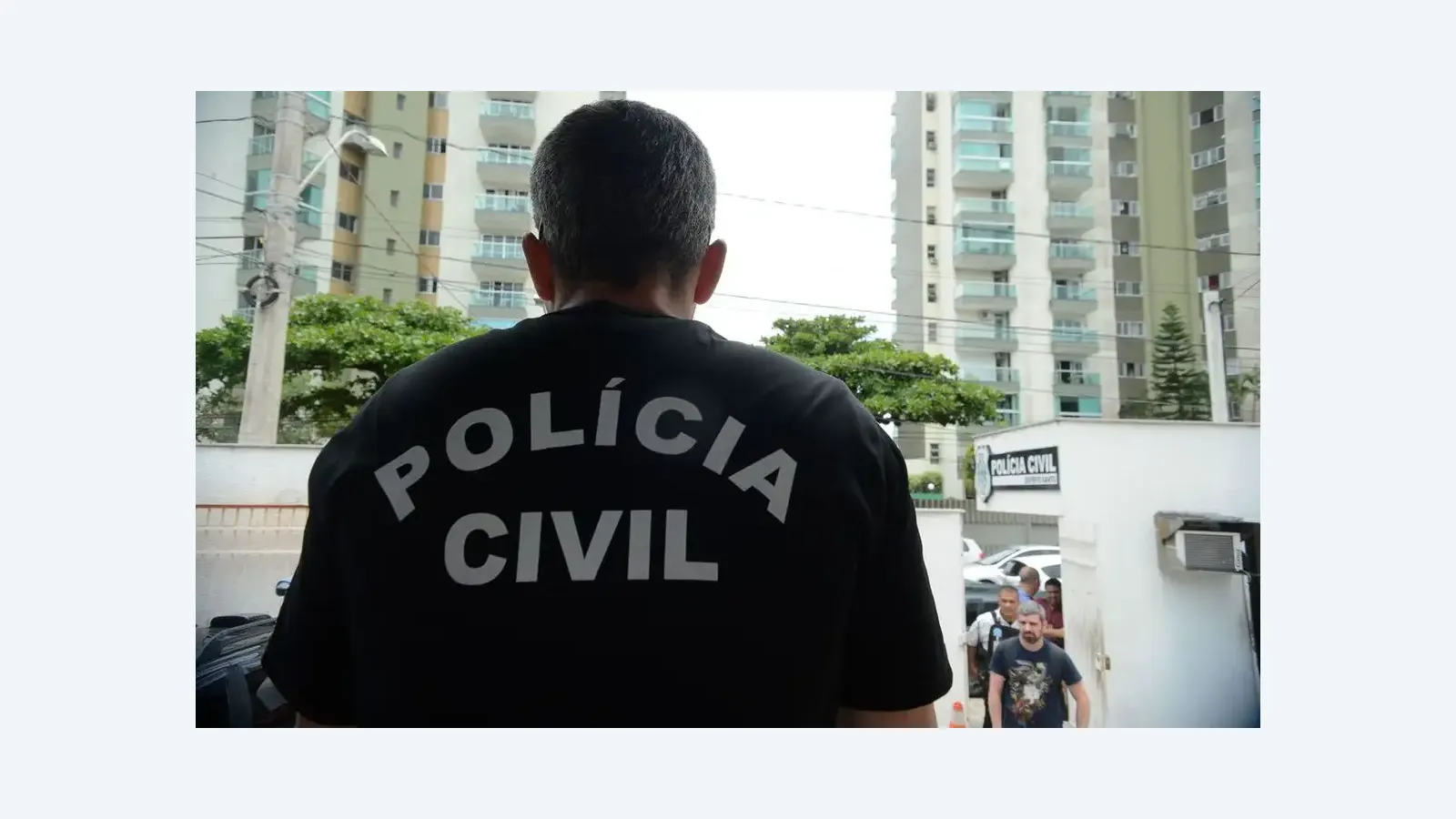 Médico e enfermeira são presos por venda ilegal de medicamentos em clínica no Rio