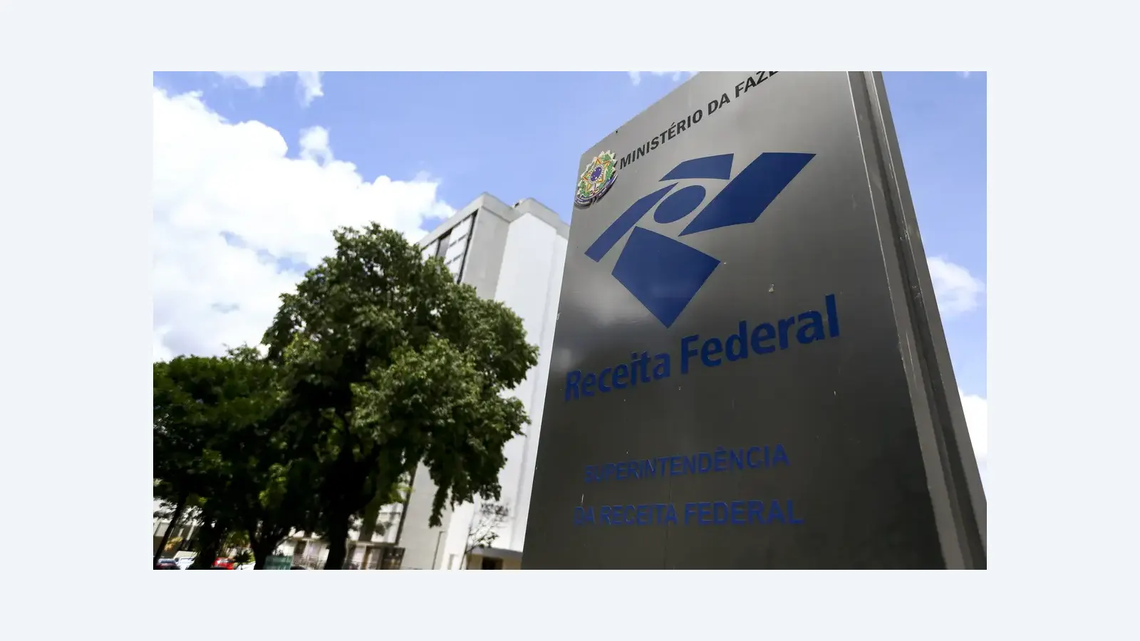 Receita Federal exonera auditor investigado por acesso indevido a dados fiscais