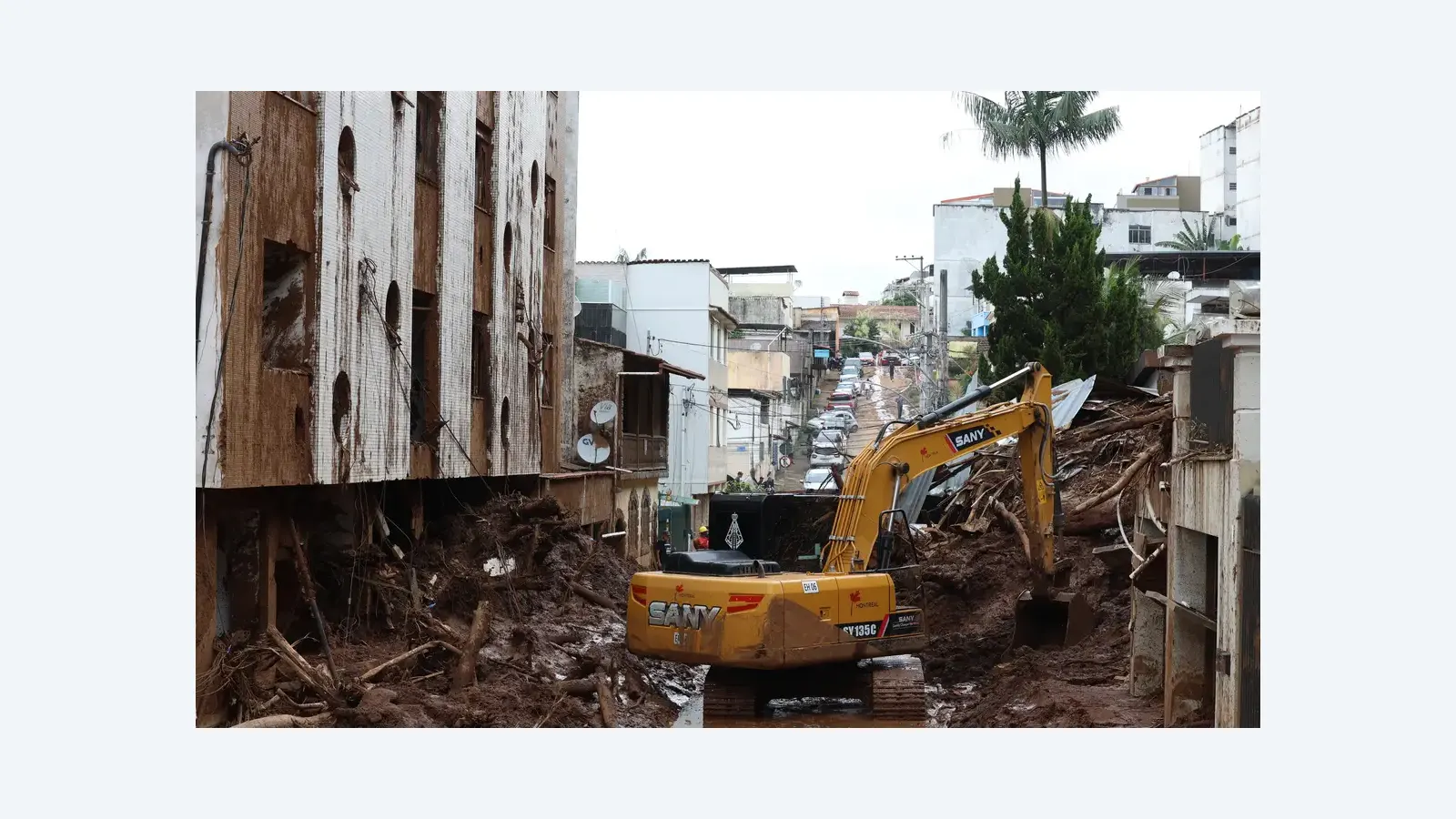Mortes nas enchentes em Minas Gerais chegam a 66, com buscas em andamento