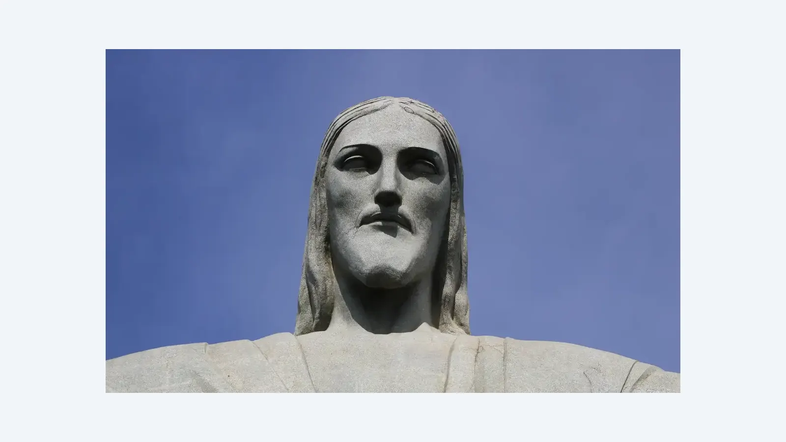 Cristo Redentor é iluminado para campanha contra violência de gênero