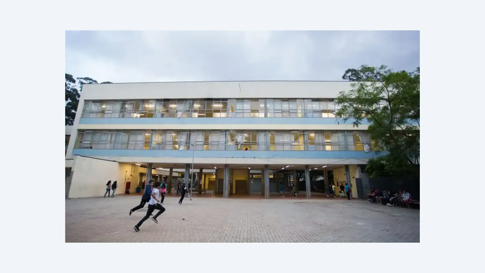 Professores de SP encerram greve e mantêm mobilização contra reforma educacional