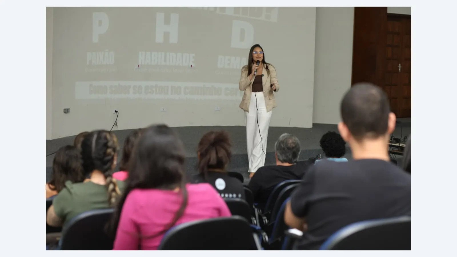 Curso de Marketing Digital Atrai 100 Jovens em Campo Grande