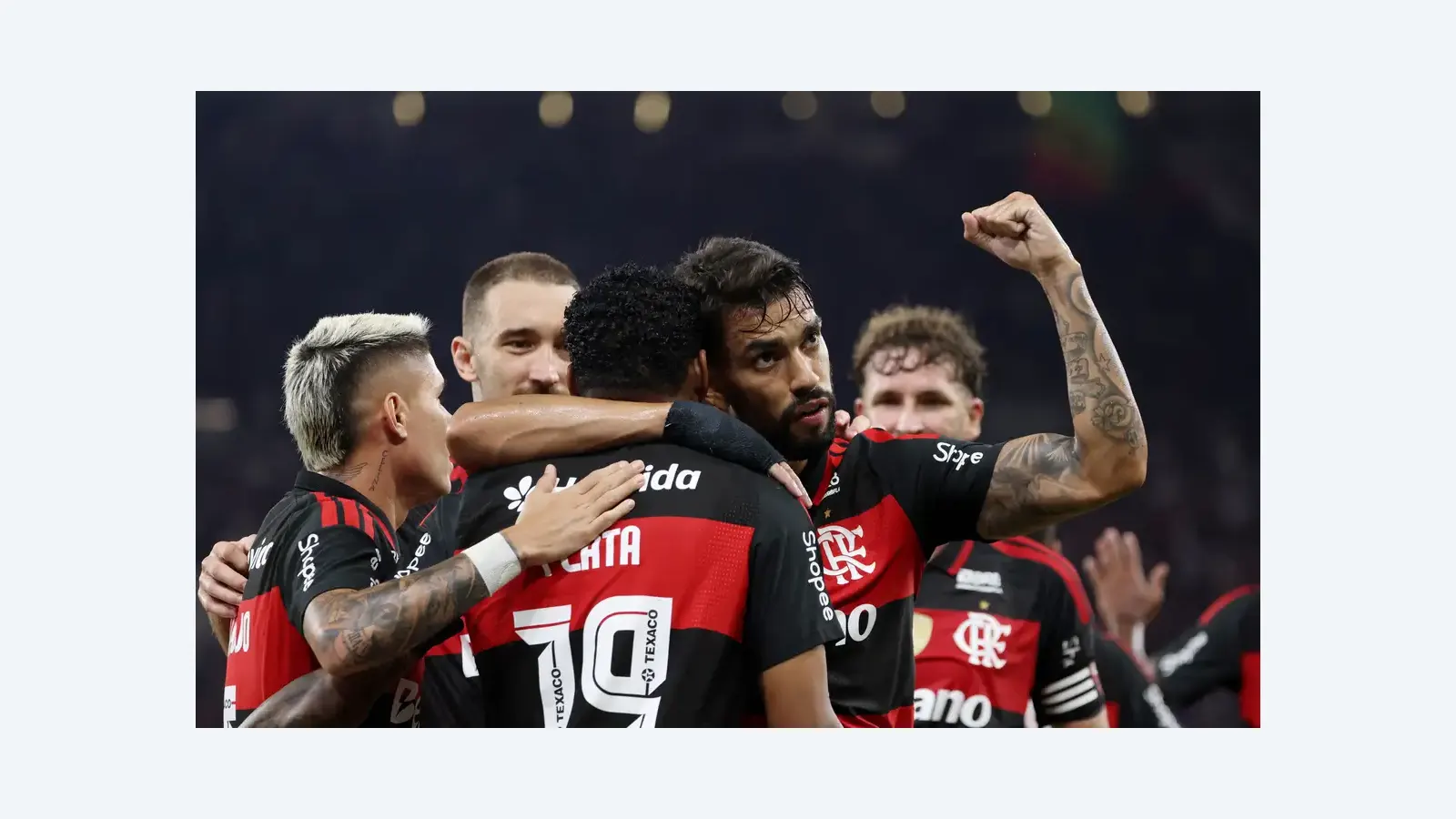 Flamengo vence Santos de virada e se aproxima do G4 no Brasileirão