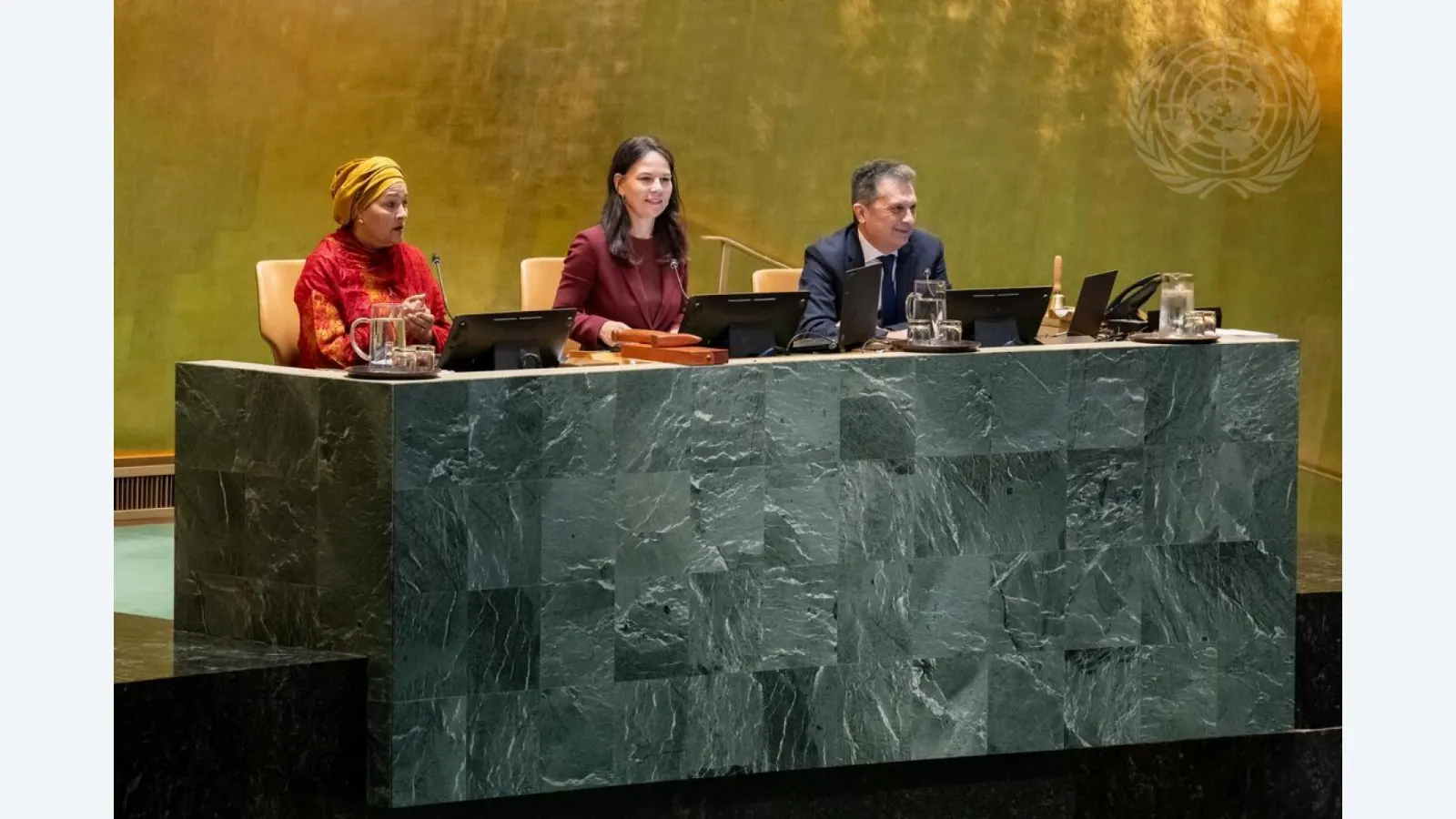 ONU adota declaração para erradicar AIDS até 2030 em reunião histórica