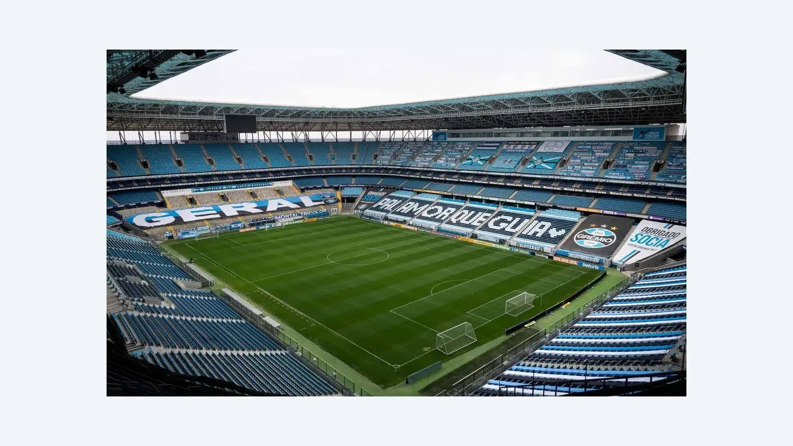Grêmio vence Inter por 3 a 0 e fica perto do título do Gauchão
