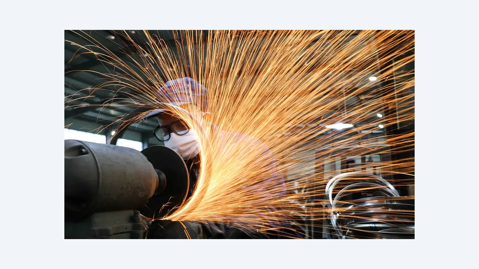Indústria brasileira reduz investimento para 2026, diz CNI