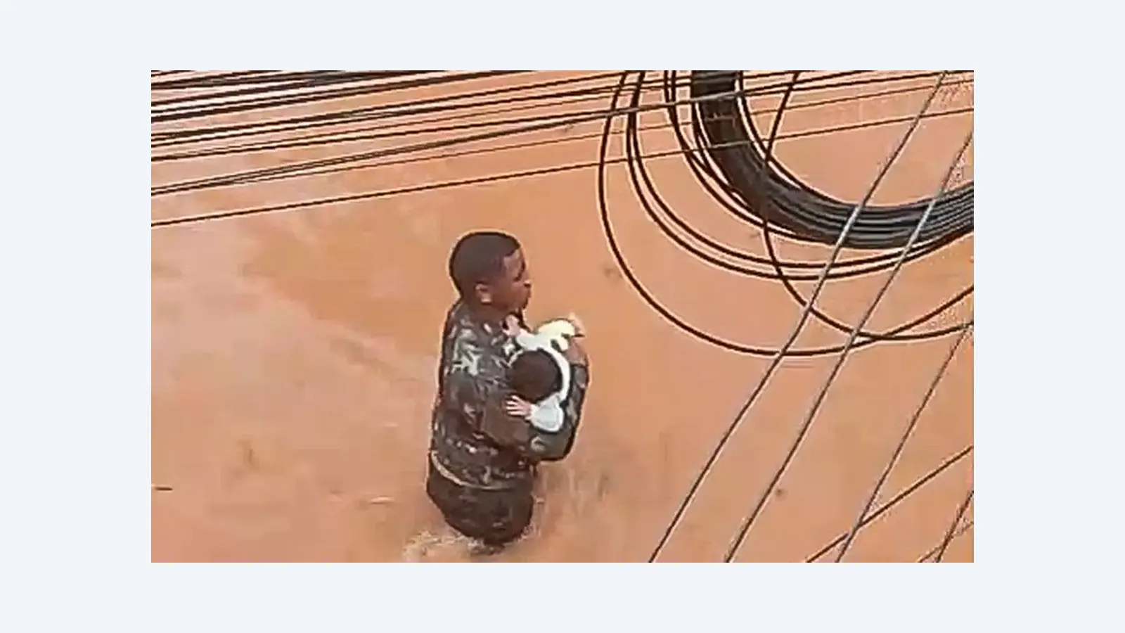 Ex-soldado salva bebê em enchente histórica em Juiz de Fora