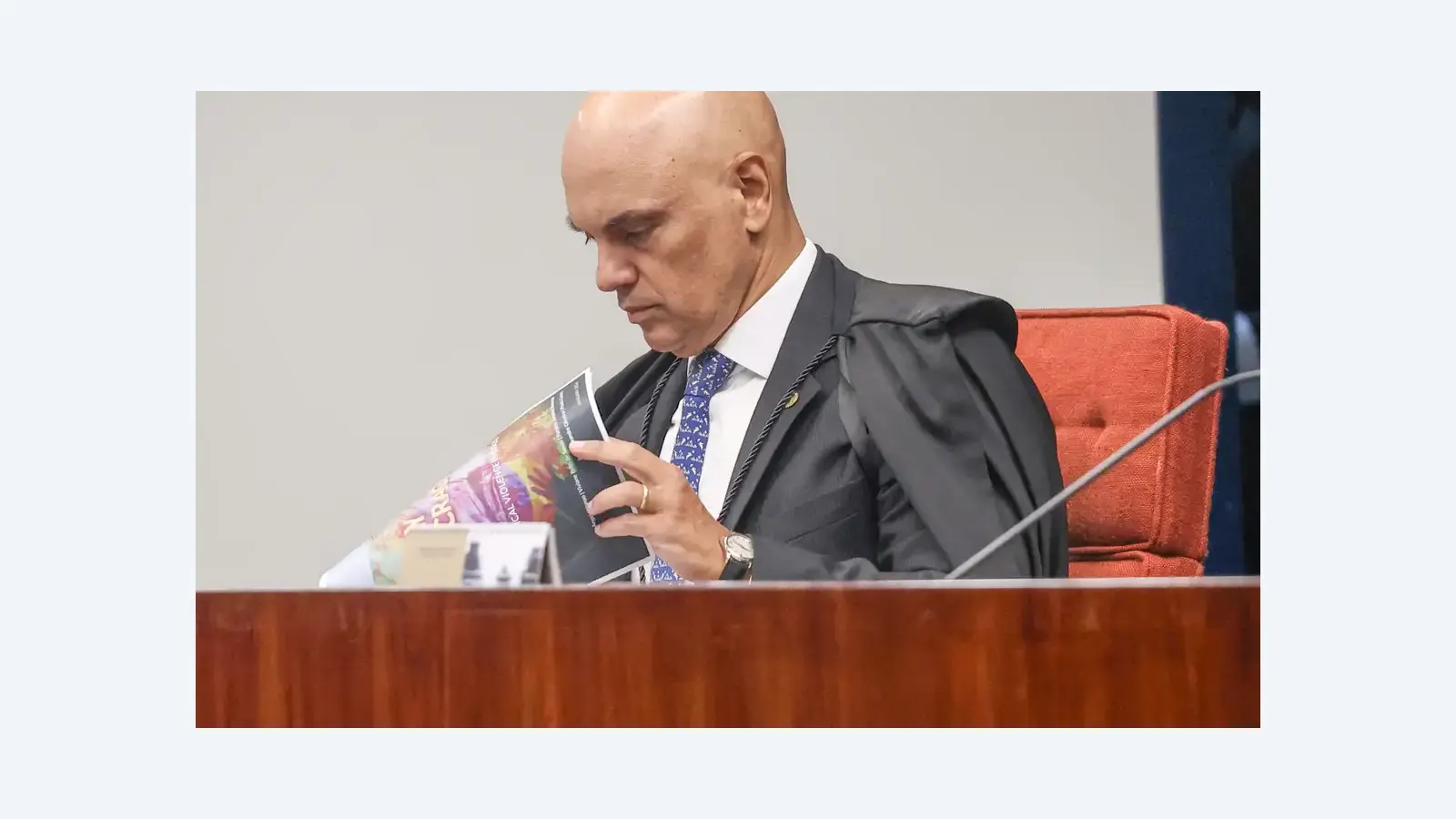 Alexandre de Moraes abre inquérito contra Flávio Bolsonaro por calúnia a Lula