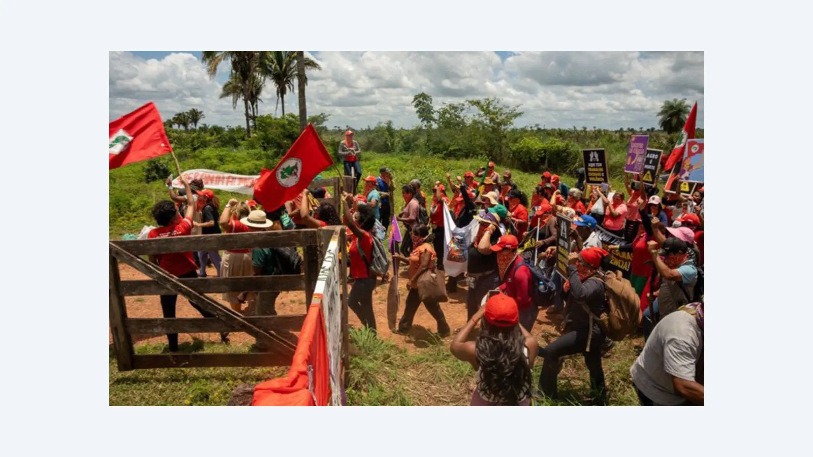 Mulheres do MST ocupam latifúndios em defesa da reforma agrária
