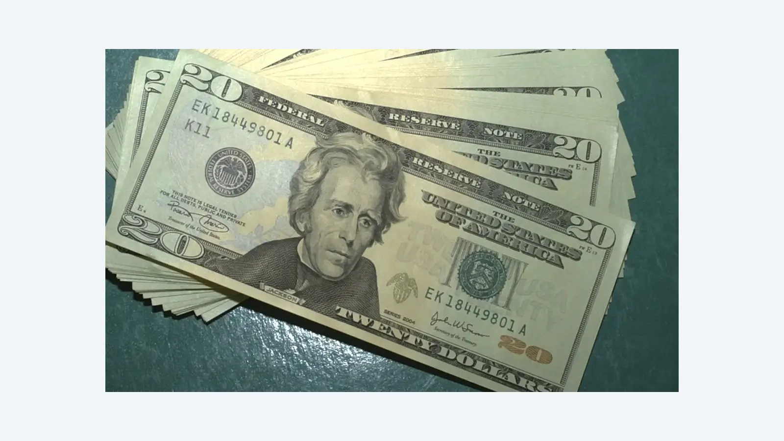 Dólar cai e bolsa sobe mesmo com tensões no Oriente Médio