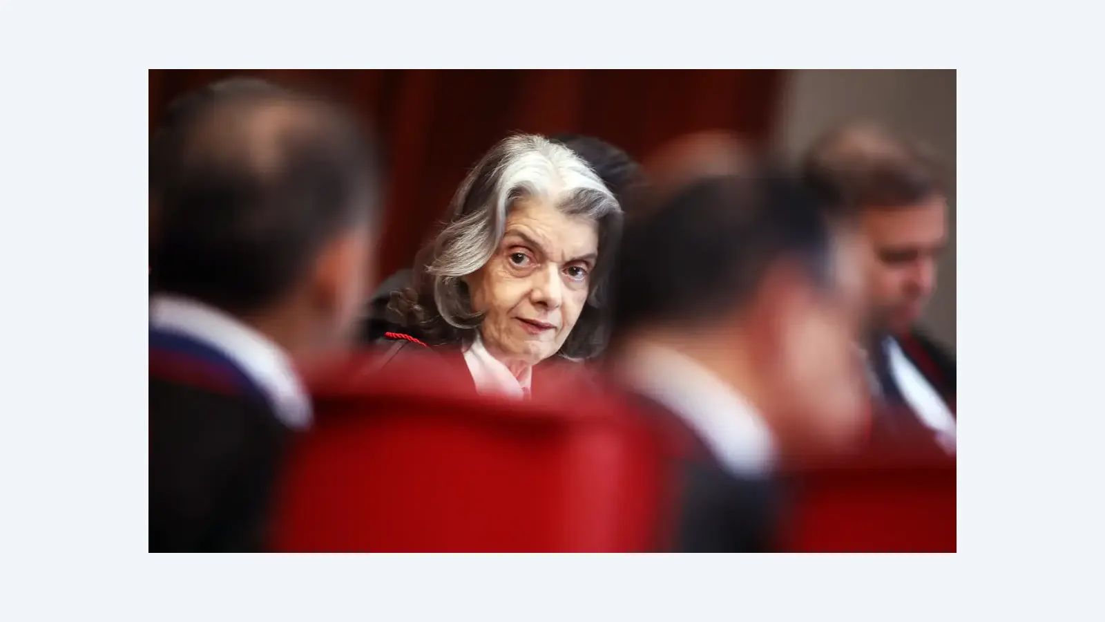 Cármen Lúcia antecipa eleição para presidência do TSE em maio