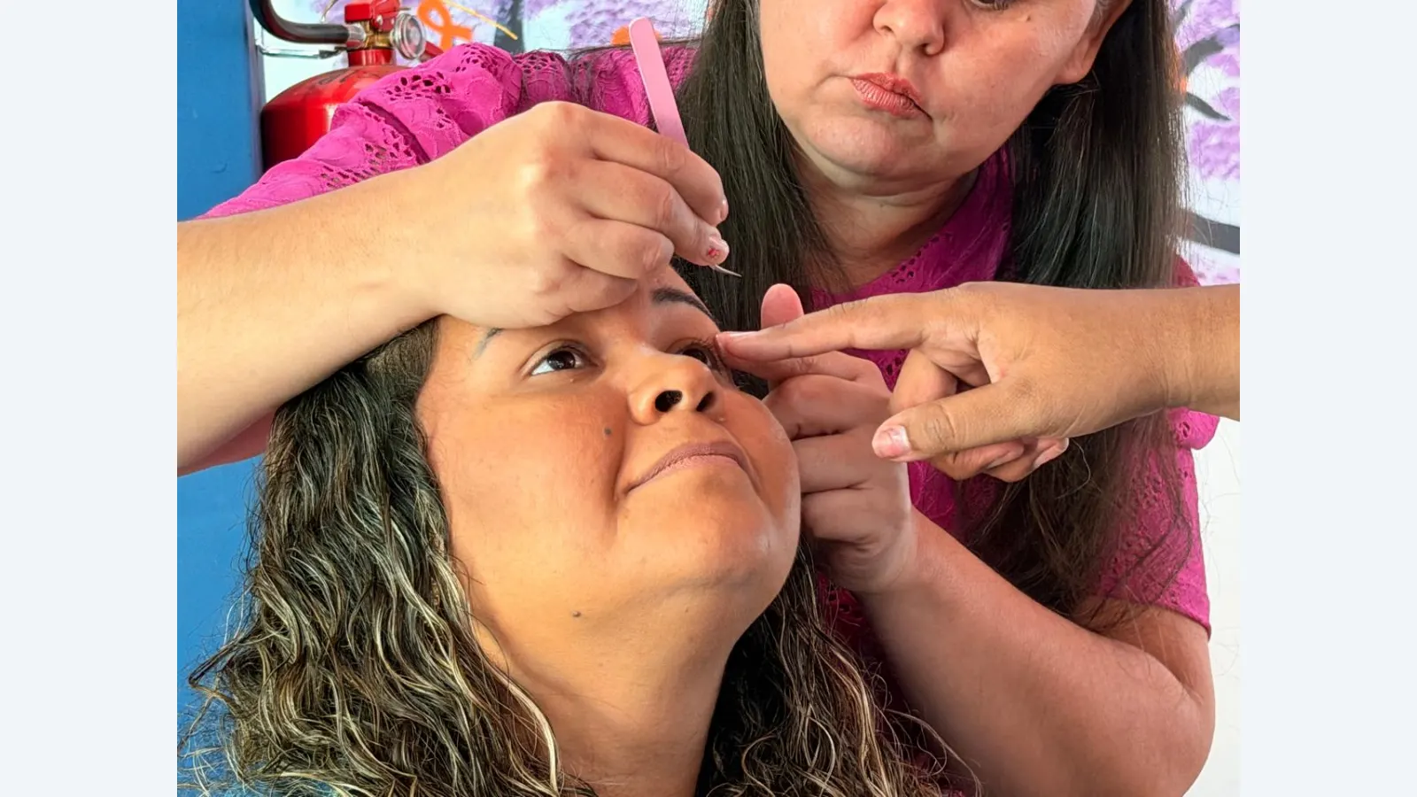Curso Gratuito de Extensão de Cílios Capacita Jovens no Cras Vida Nova