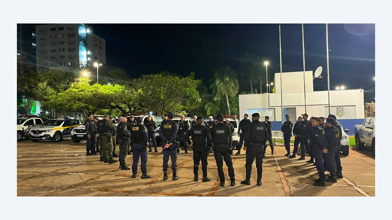 GCM realiza operação de segurança no centro de Campo Grande e cumpre mandados
