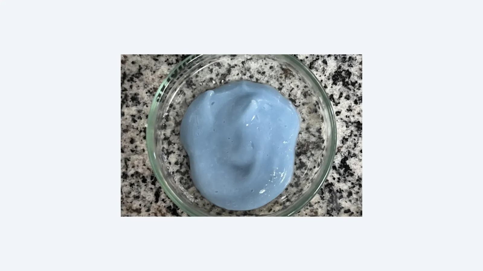 Estudo inova com micropartículas para estabilizar corante natural azul