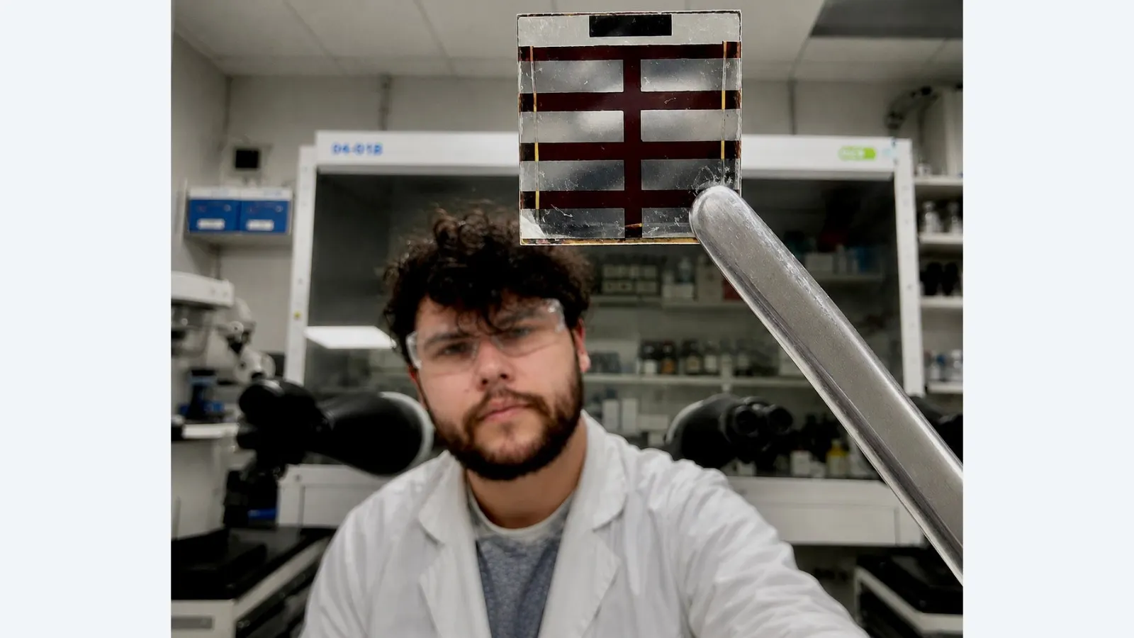 Nova estratégia melhora eficiência e durabilidade de células solares