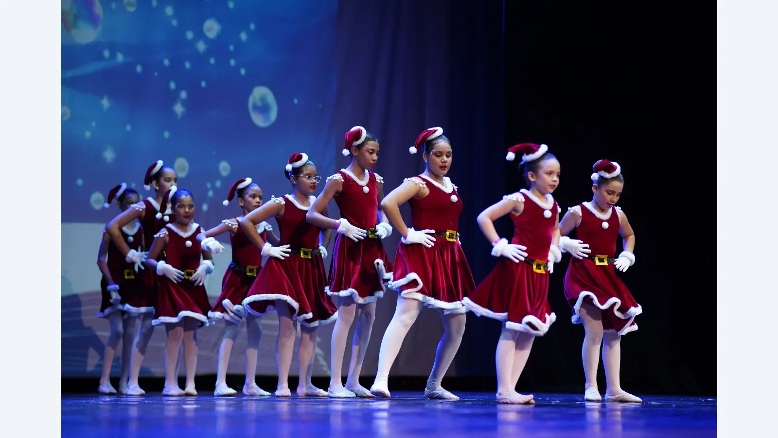 Espetáculo de ballet “O Livro Encantado” encerra temporada com contos de Natal