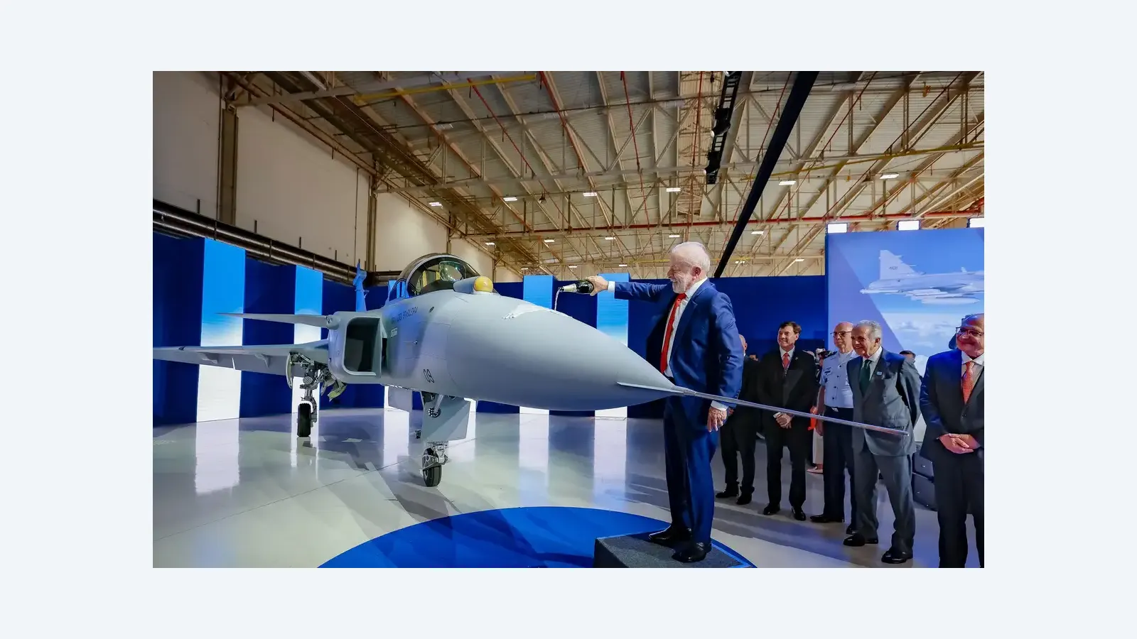 Brasil inaugura produção nacional do caça Gripen F-39E