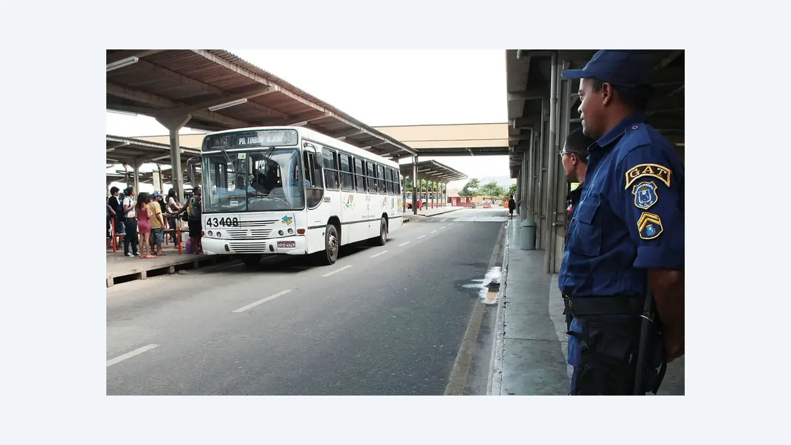 Greve dos rodoviários paralisa transporte urbano em São Luís por reajuste