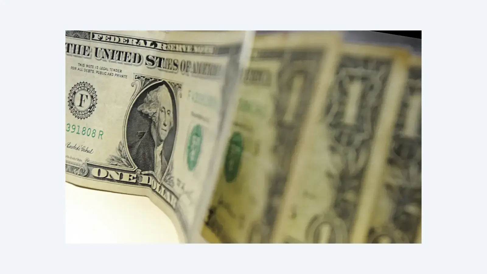 Dólar cai e bolsa sobe após Trump sinalizar redução de tensões no Irã