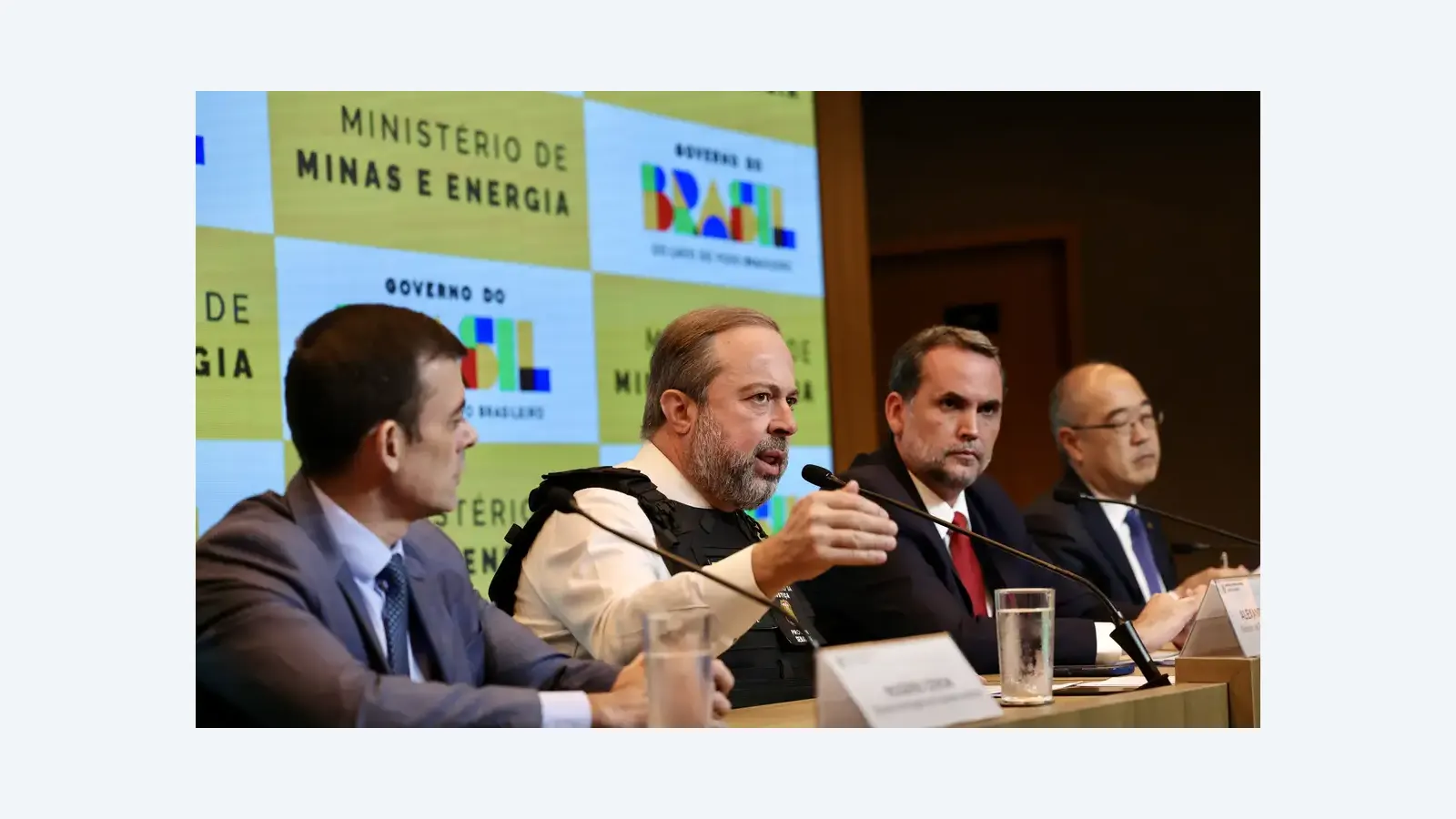 Governo exige que distribuidoras informem lucro semanal à ANP para controlar preços de combustíveis
