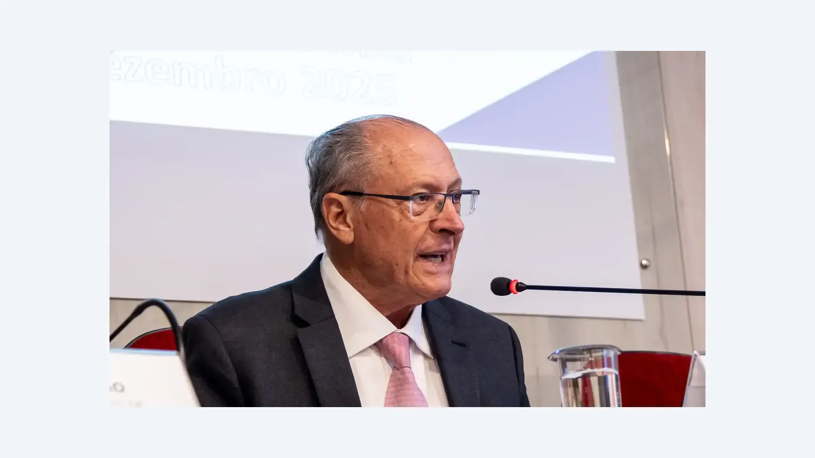 Brasil mantém competitividade com nova tarifa global de 10% dos EUA