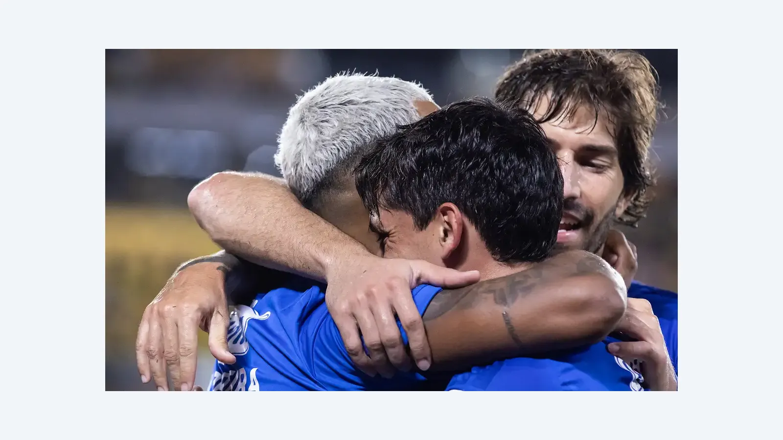 Cruzeiro vence na estreia e Fluminense empata na Libertadores 2026