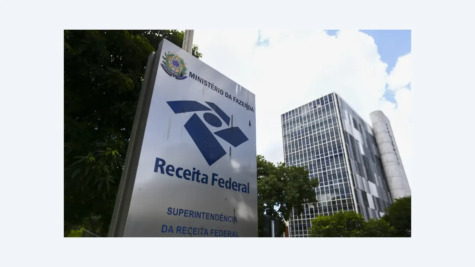 Receita Federal regulamenta imposto mínimo global de 15% para multinacionais