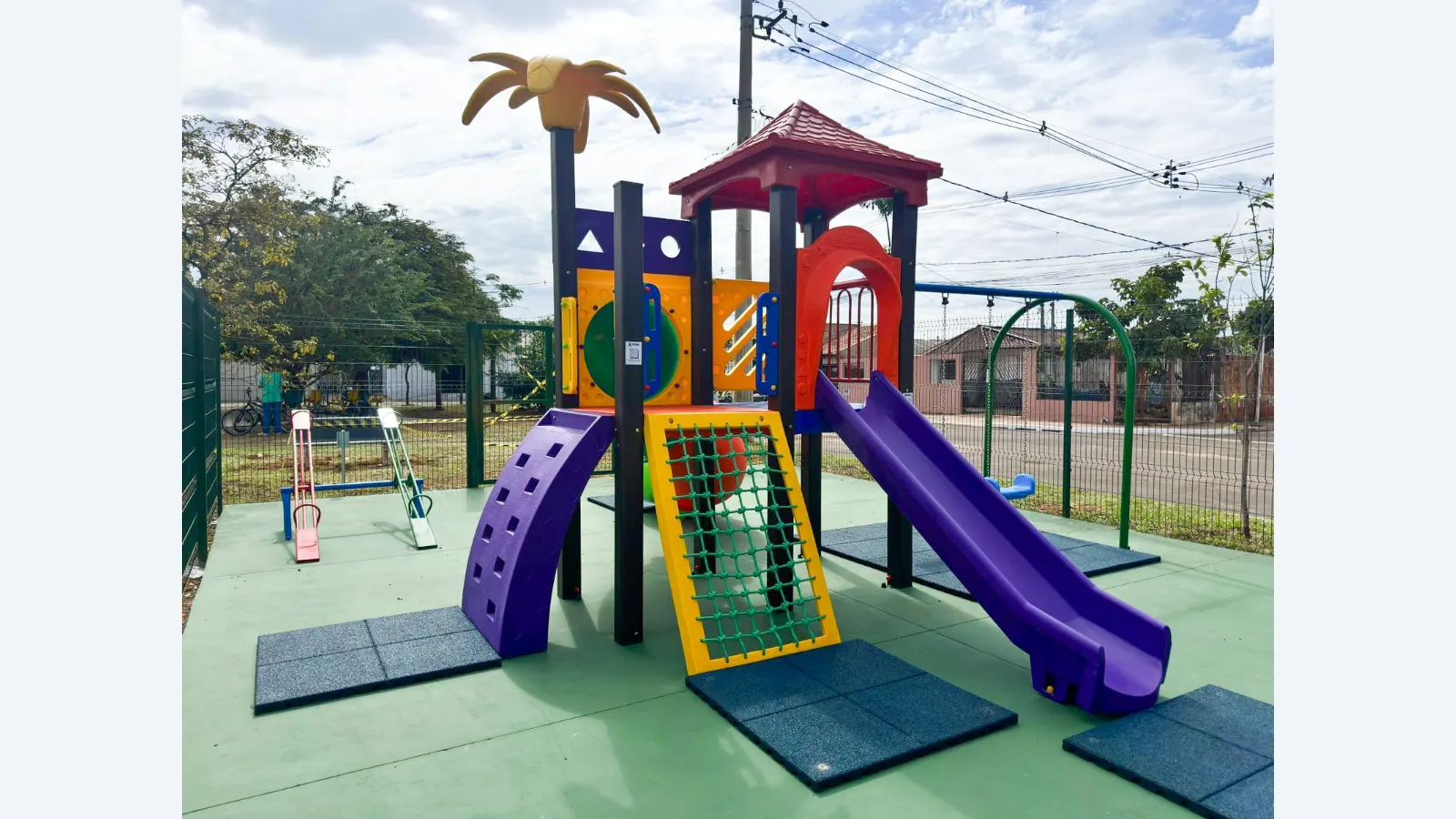 Campo Grande entrega 10º parquinho infantil em parceria com o MPT