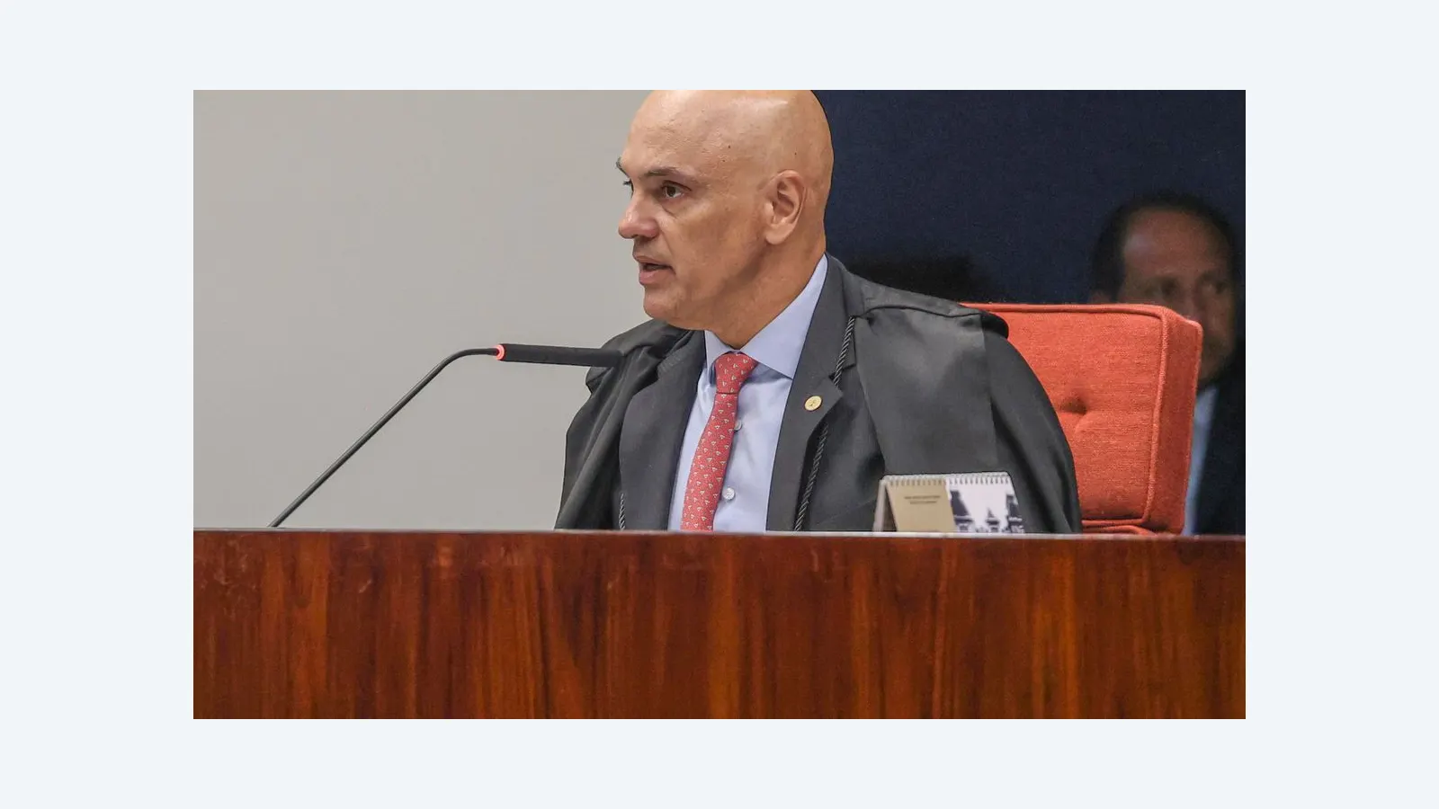 Alexandre de Moraes nega viagens em aviões do banqueiro Vorcaro