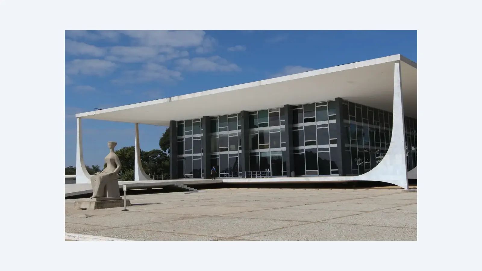 STF mantém prisão de Bolsonaro com votos contrários à domiciliar