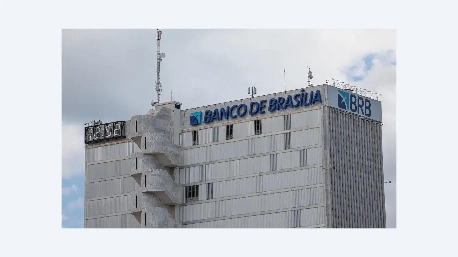 Câmara do DF aprova uso de imóveis para socorrer Banco de Brasília