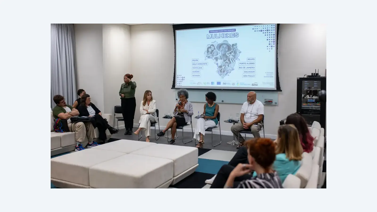 Sete em cada dez mulheres já sofreram assédio em espaços públicos no Brasil
