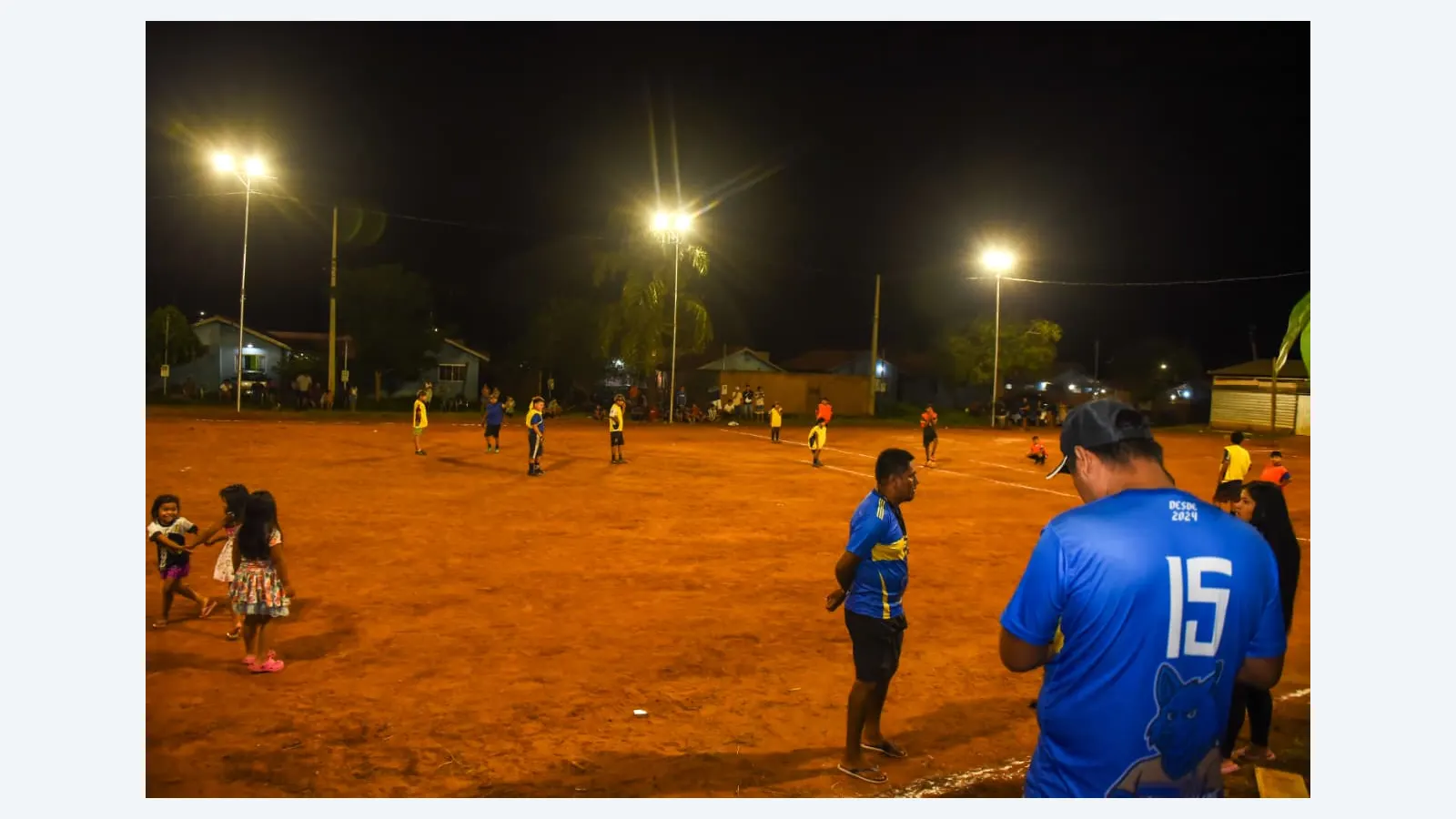 Campo Grande amplia para 131 campos iluminados com entrega em aldeia indígena