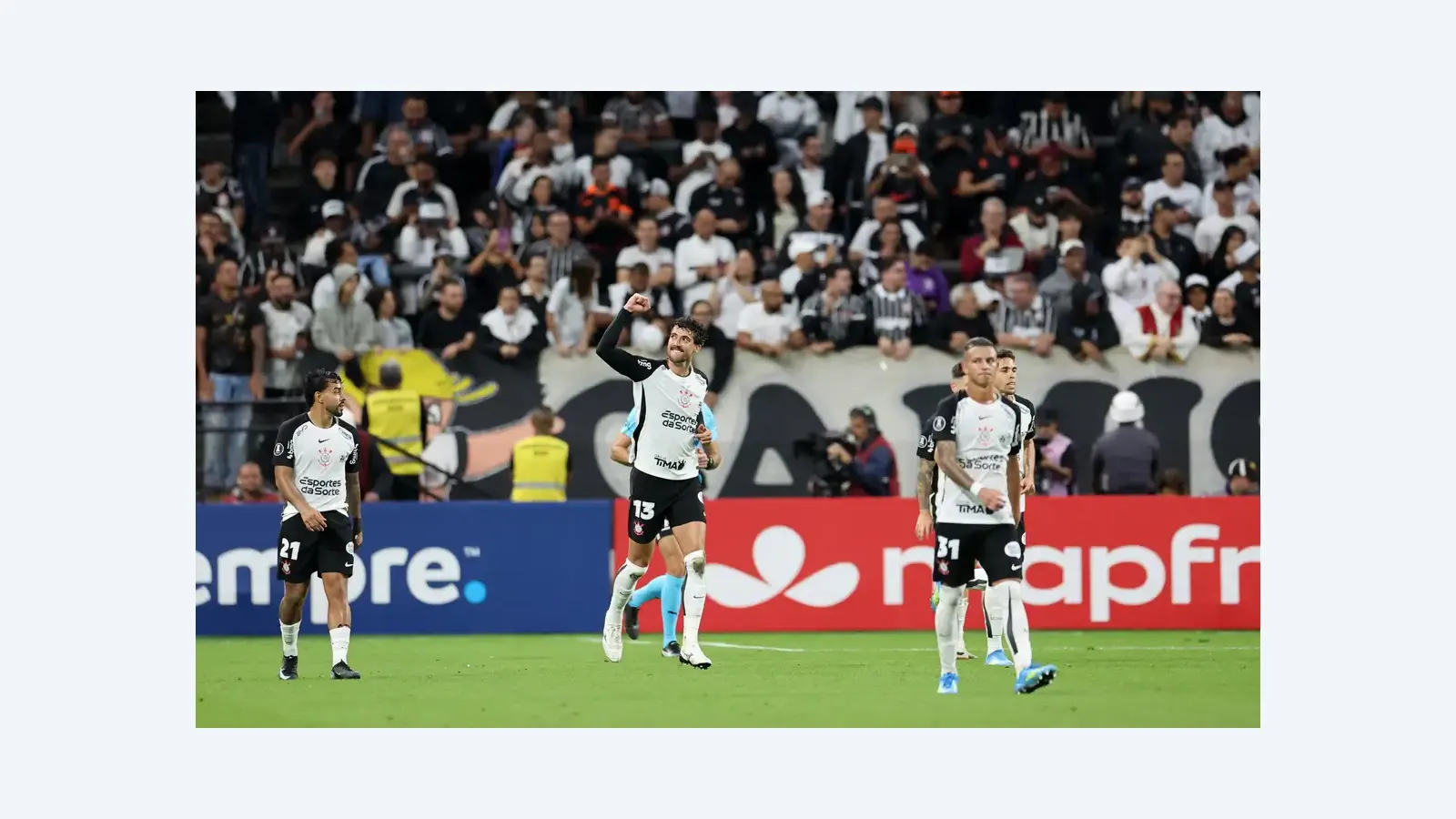 Corinthians vence Santa Fe e mantém liderança 100% na Libertadores