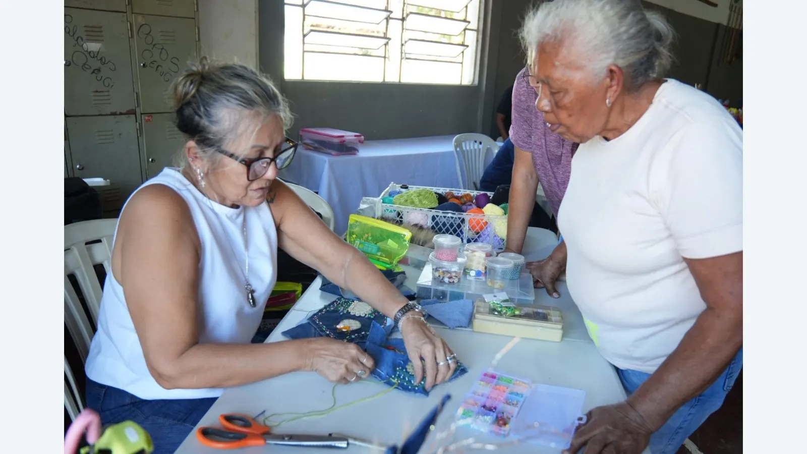 Mãe atípica transforma artesanato em negócio sustentável em Campo Grande