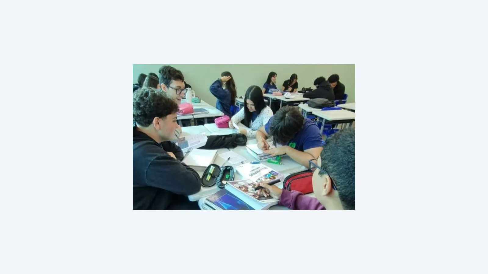Escola estadual em Campo Grande usa IA como apoio em atividades de História