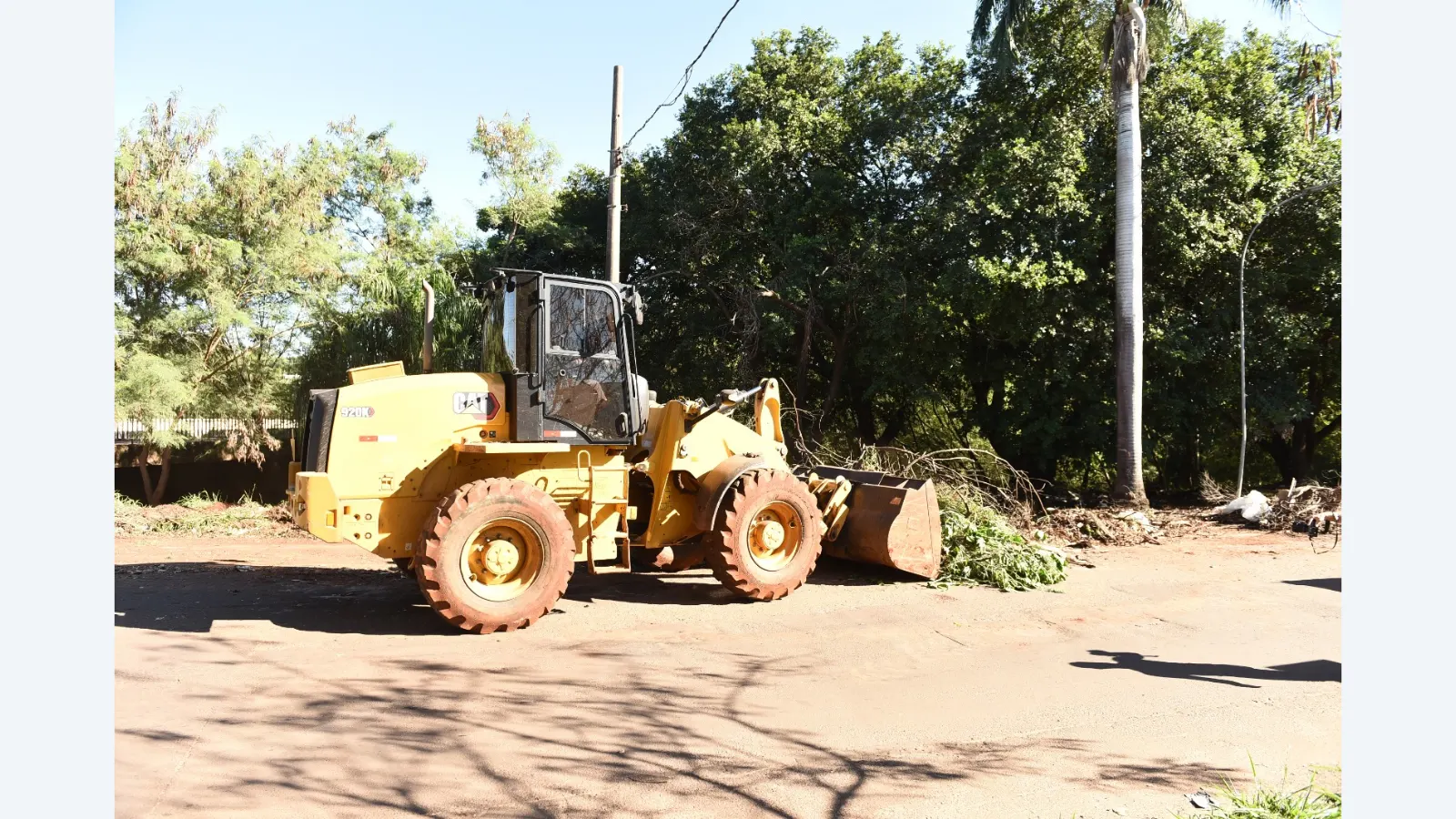 Prefeitura de Campo Grande inicia limpeza na Avenida Ernesto Geisel