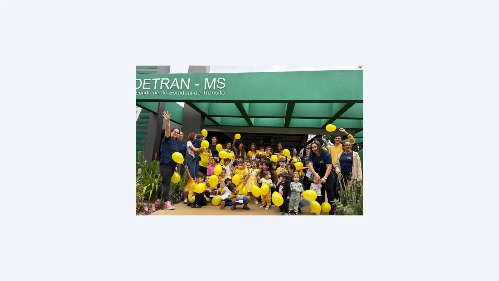 Crianças do CEI Detran promovem conscientização no Maio Amarelo
