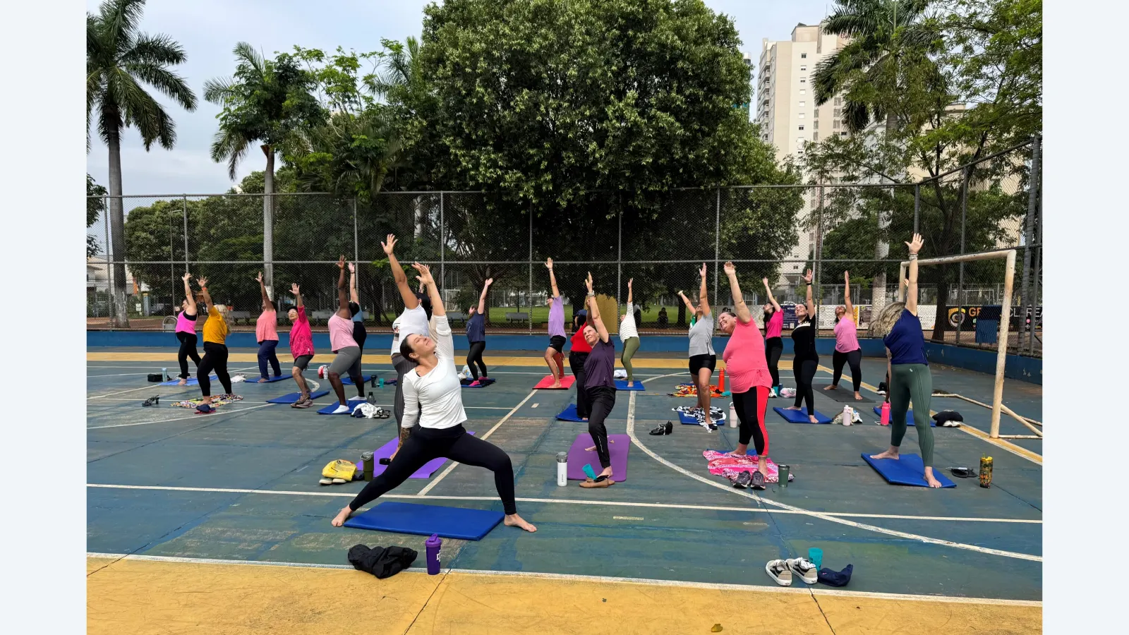 Servidores de Campo Grande Participam de Aula de Yoga para Bem-Estar
