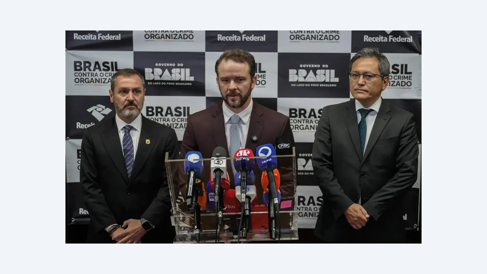 Brasil e EUA firmam acordo para combater tráfico internacional de armas e drogas