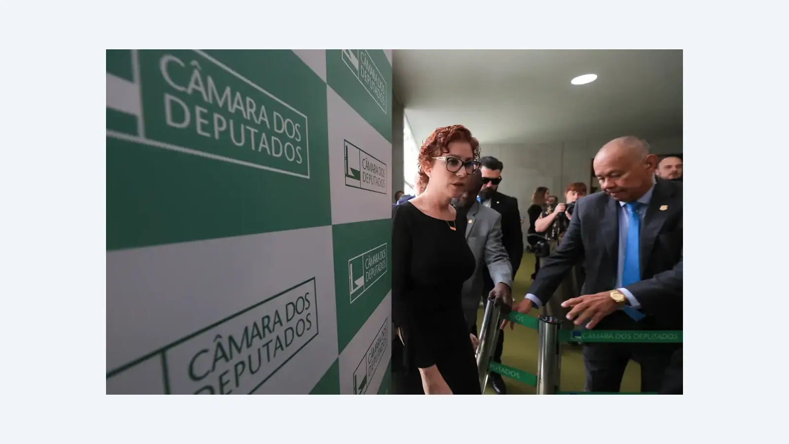 Ministro Moraes arquiva inquérito contra Carla Zambelli no STF