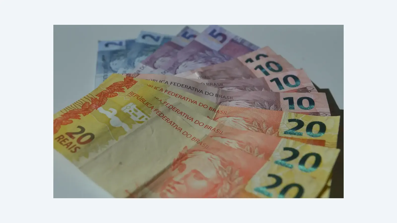 Renda domiciliar per capita cresce para R$ 2.316 em 2025 no Brasil