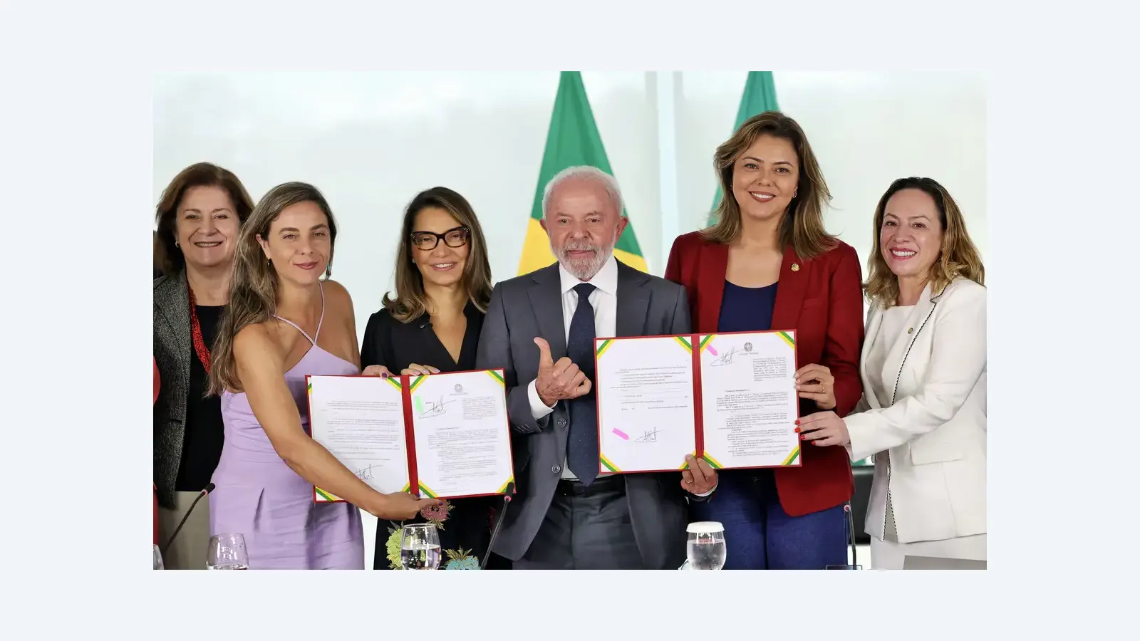 Lula sanciona leis para reforçar combate à violência contra mulheres no Brasil
