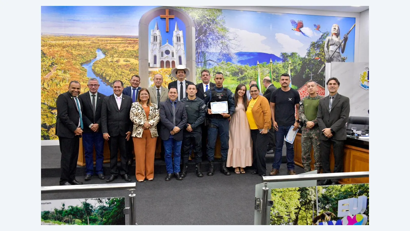 Vereadores de Aquidauana homenageiam policiais por combate à criminalidade