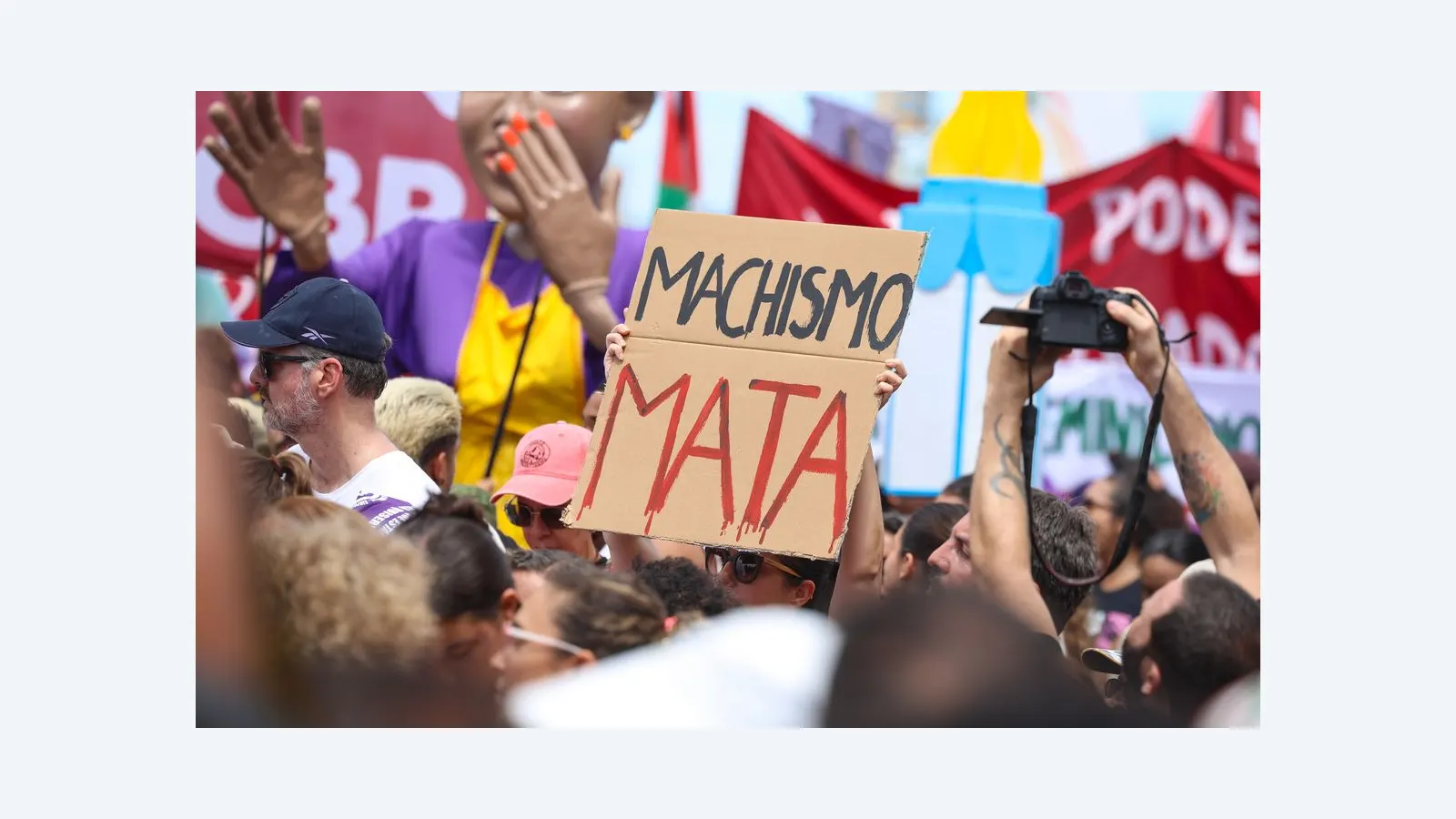 PF investiga vídeos no TikTok que incitam violência contra mulheres