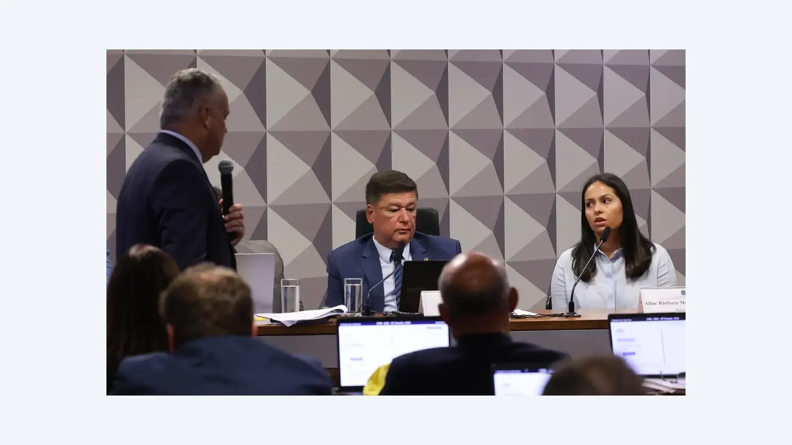 Ex-secretária revela detalhes sobre esquema de fraudes no INSS
