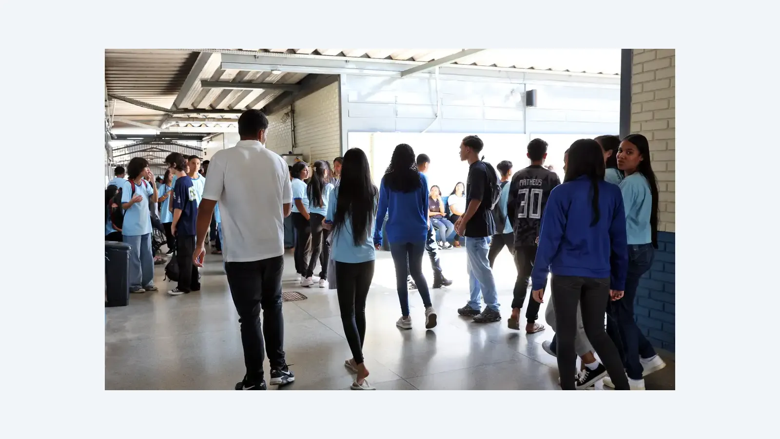 Estudantes do Pé-de-Meia recebem incentivo-matrícula de R$ 200 hoje