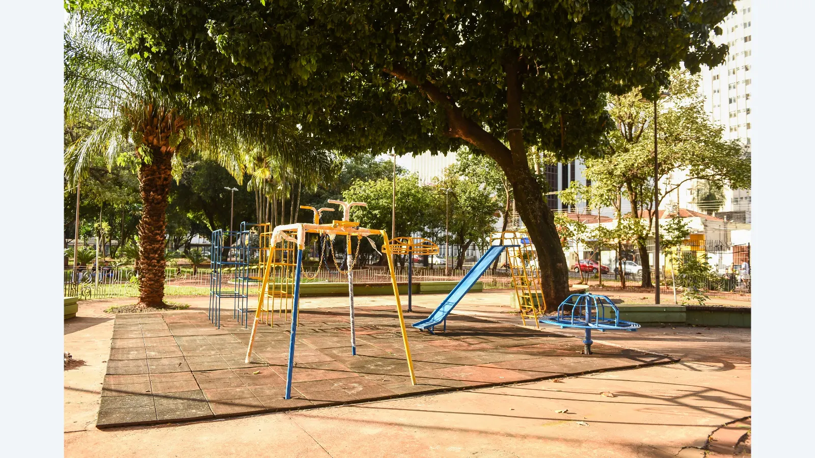 Praça Ary Coelho Recebe Novo Playground para Crianças em Campo Grande