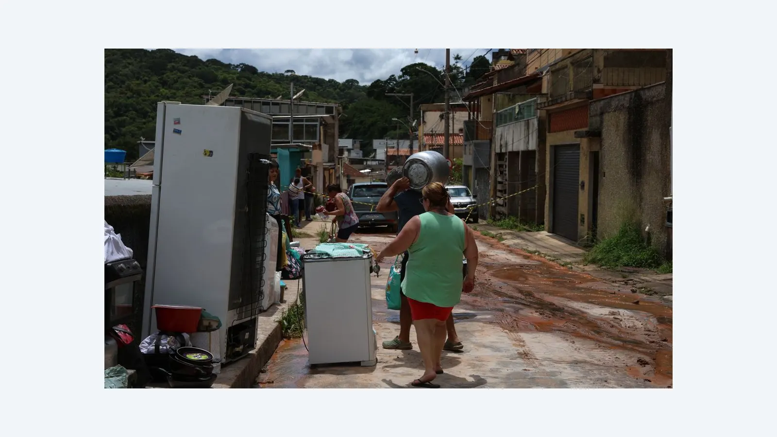 Deslizamentos e enchentes em Minas Gerais deixam 49 mortos