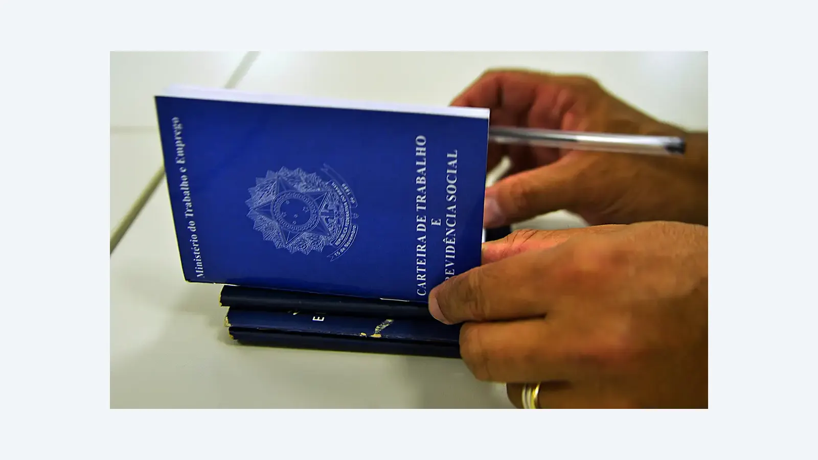 Pesquisa CNI mostra preferência dos brasileiros pelo emprego formal com carteira assinada